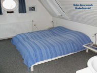 Appartement 6: Schlafzimmer mit Doppelbett
